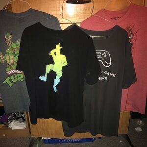 Unisex t-shirts lot of 4 various sizes